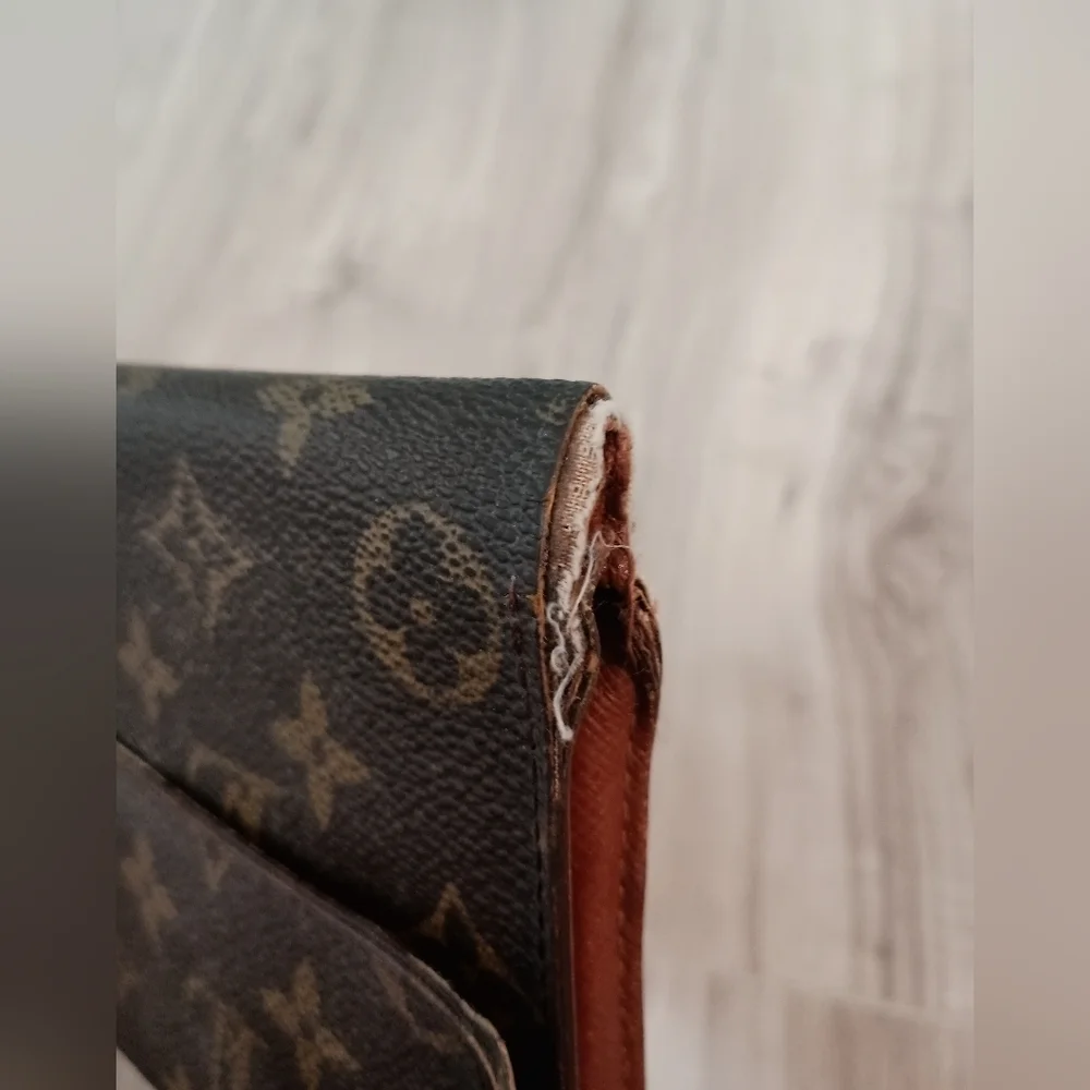 Louis Vuitton Monogram Pochette Passport Trifold Wallet